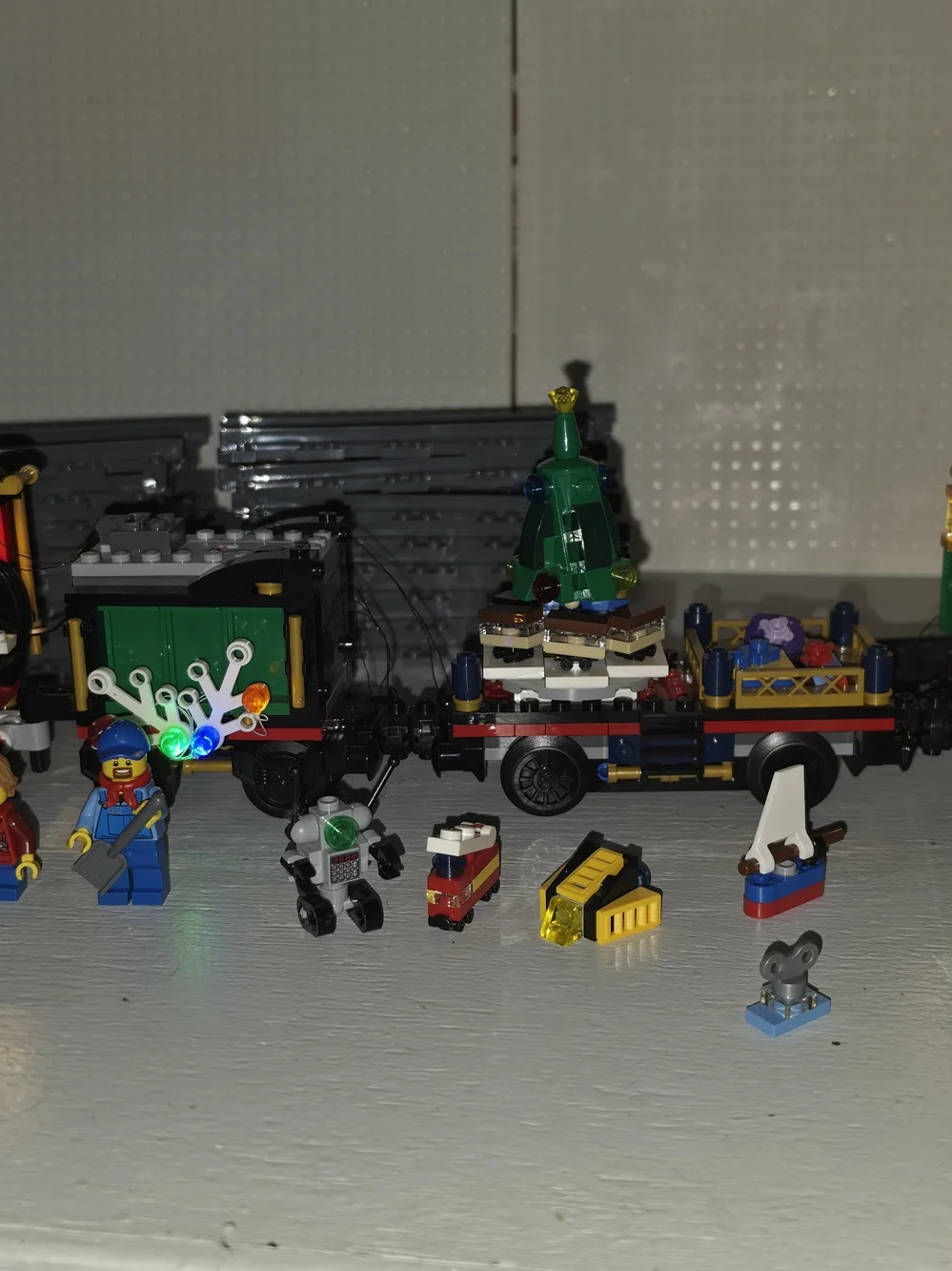 LEGO 10254 Holiday Train w/ Power Function, ext track & Light Kit, With Manual